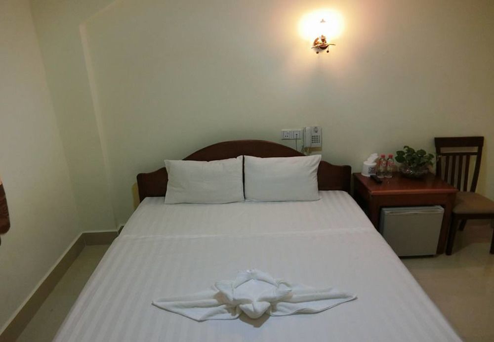 First Hotel Battambang Buitenkant foto