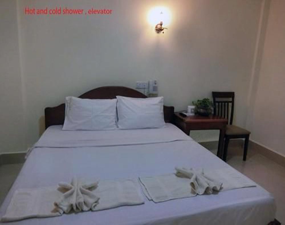 First Hotel Battambang Buitenkant foto