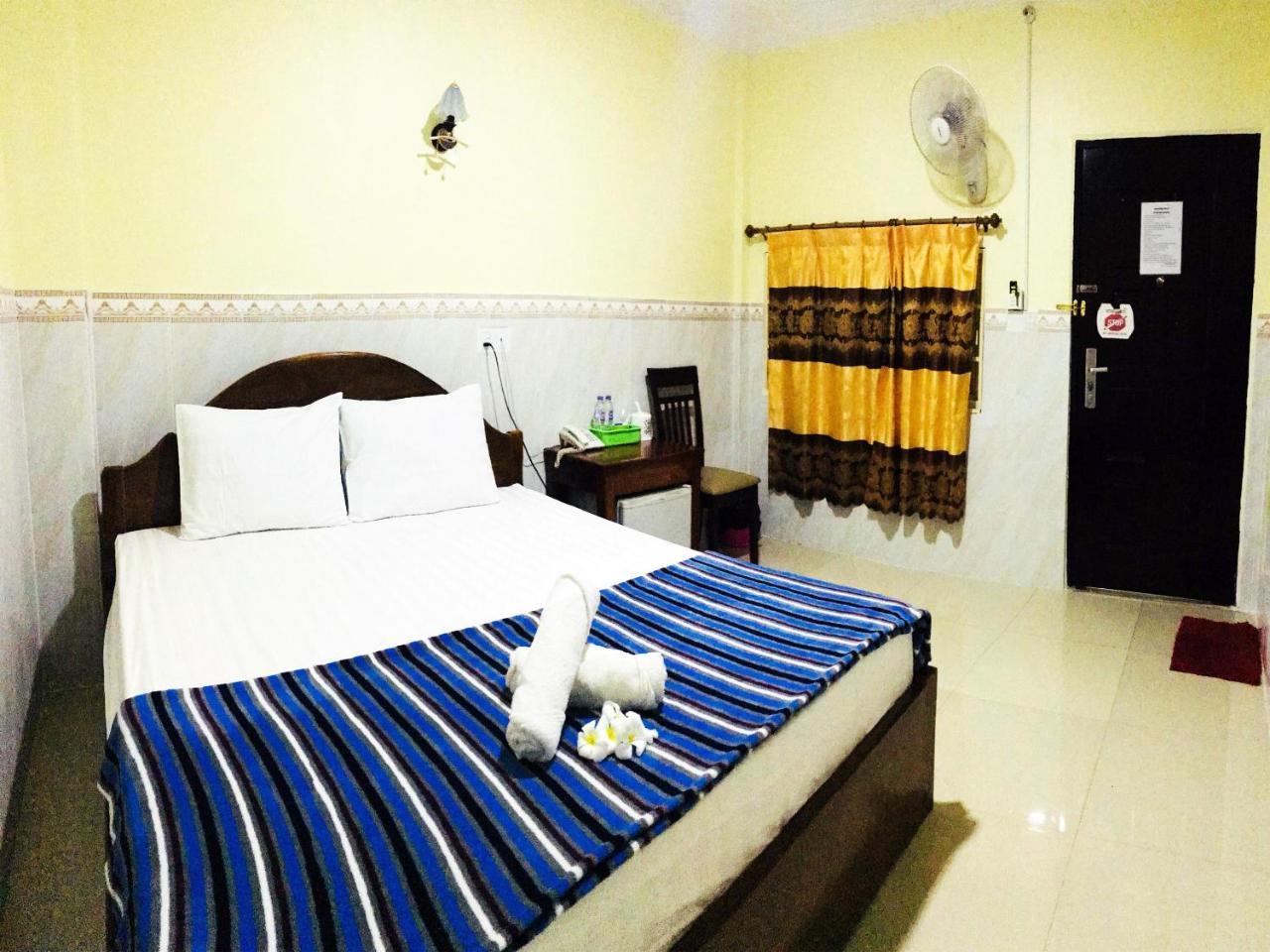 First Hotel Battambang Buitenkant foto